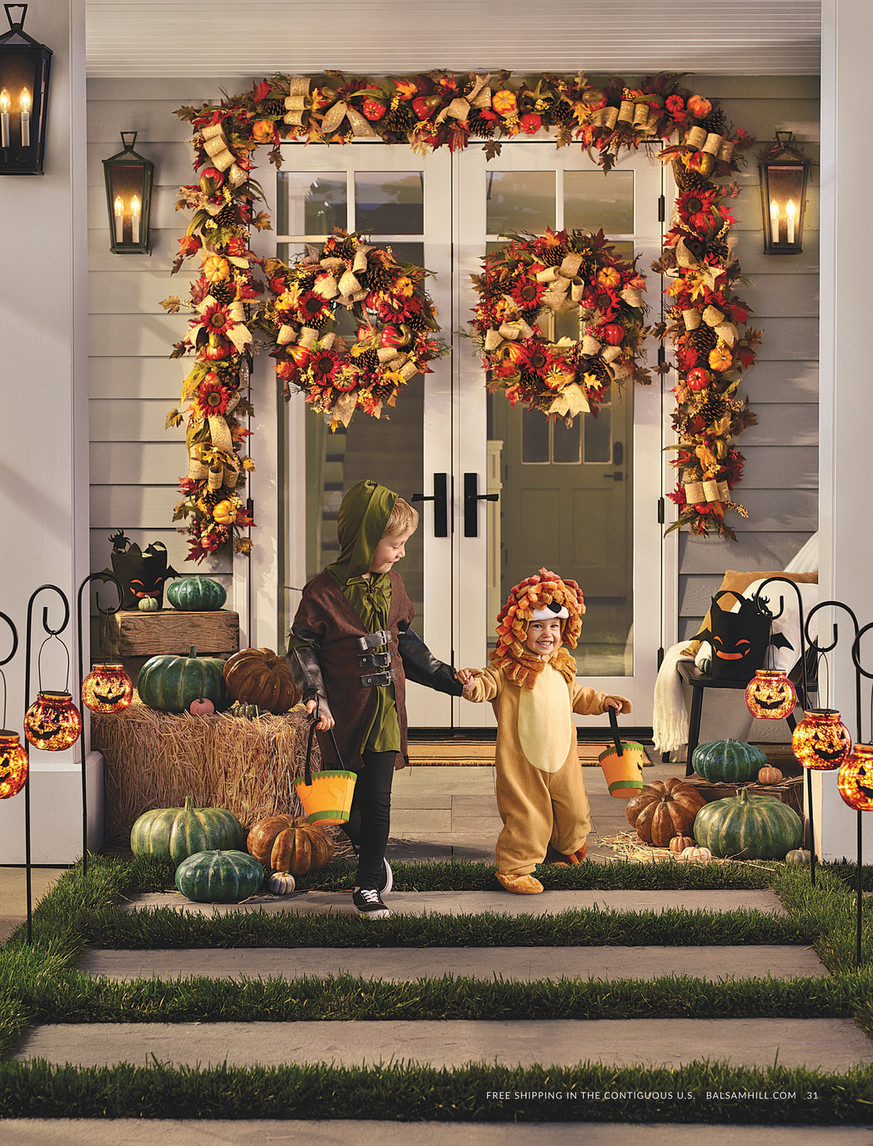 Balsam Hill - 2023 Fall 1 - Outdoor Lit Friendly Ghost