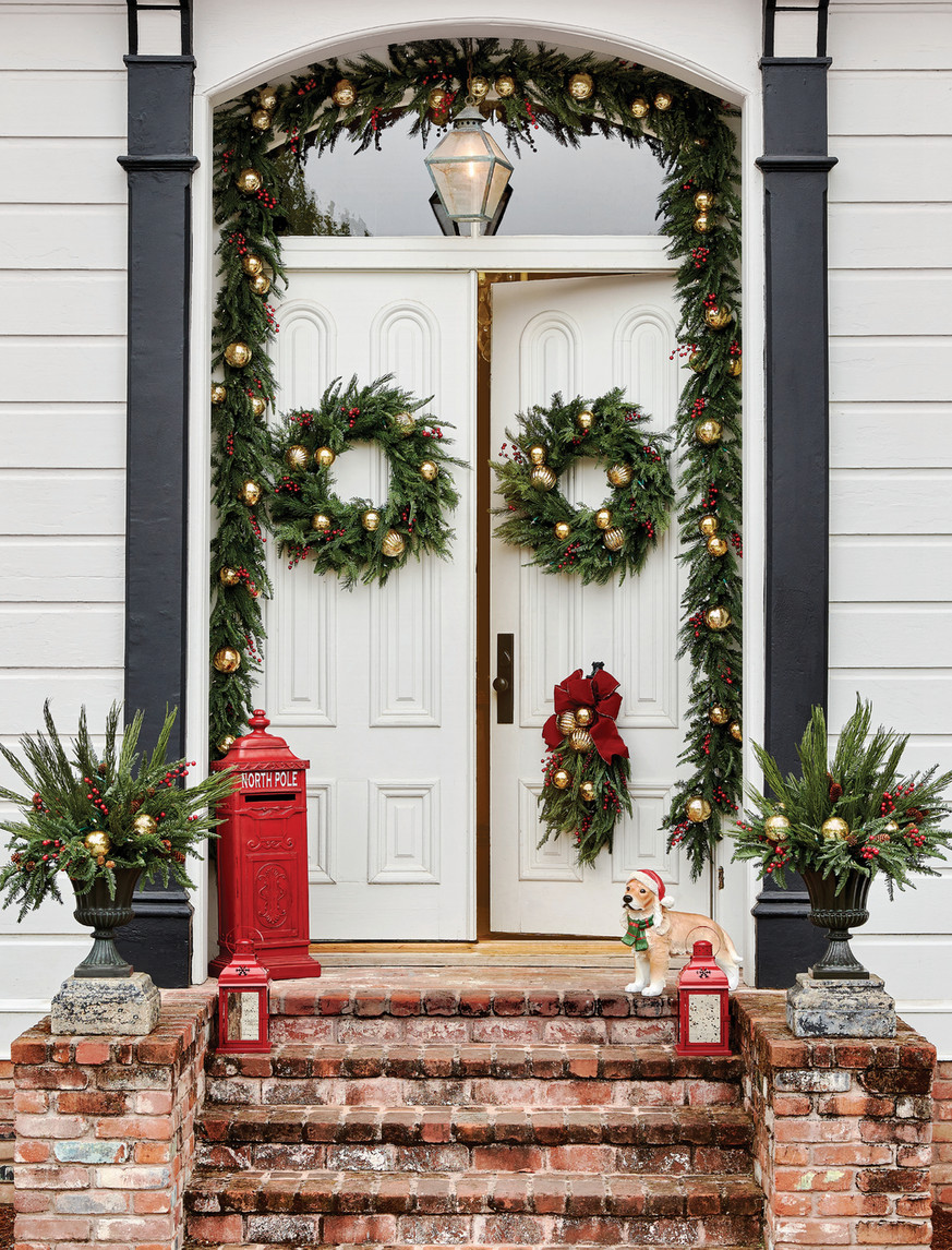 Balsam Hill - 2024 Holiday 1 - Outdoor Silver and Gold Wreath