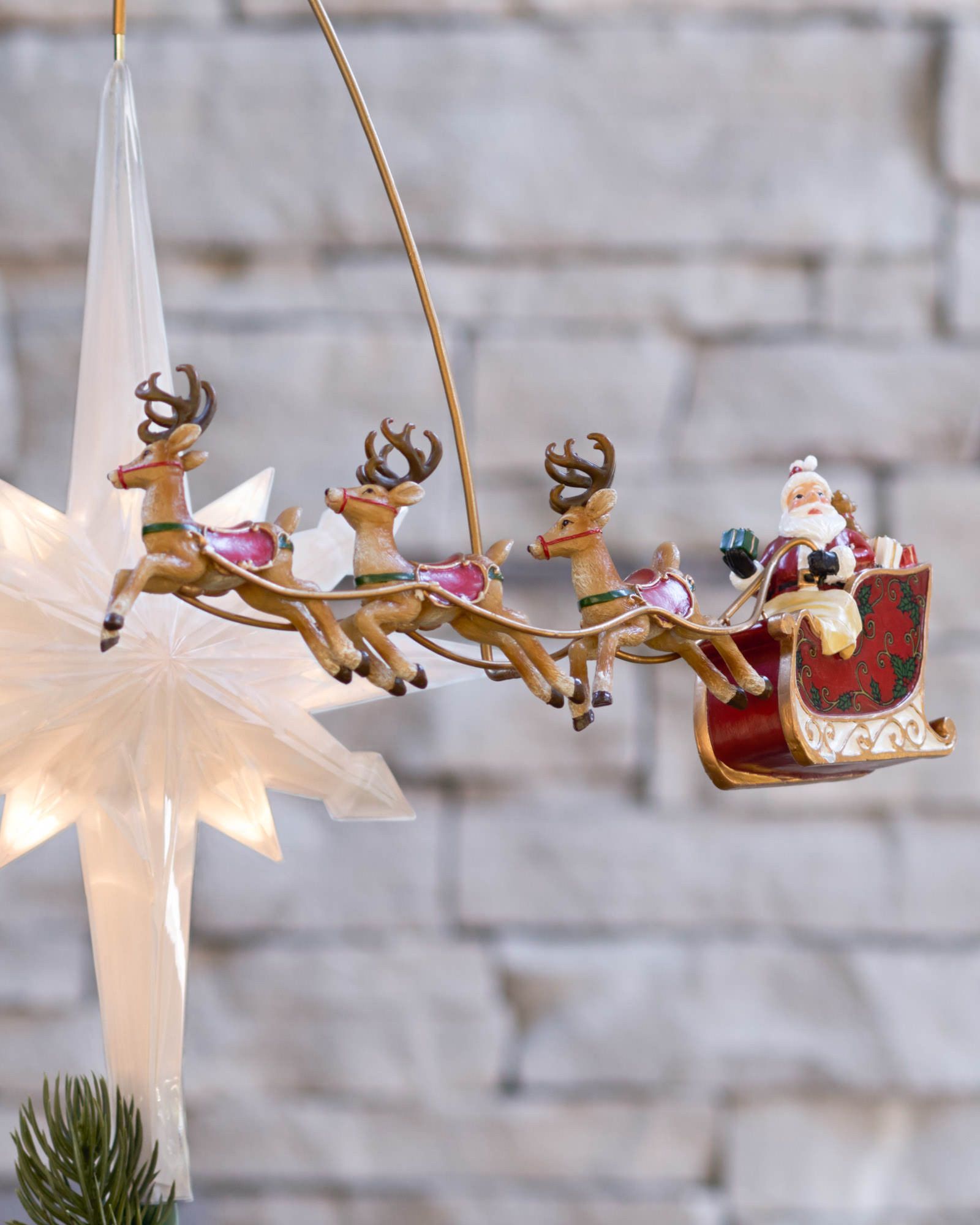 Balsam Hill - 2019 Holiday 1 - Santa's Sleigh Animated Tree Topper